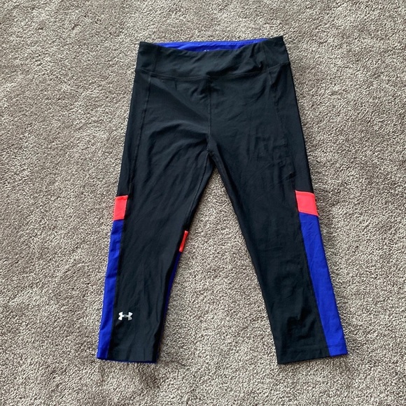 Under Armour Capri Leggings SIZE S 2️⃣8️⃣ - Picture 1 of 4